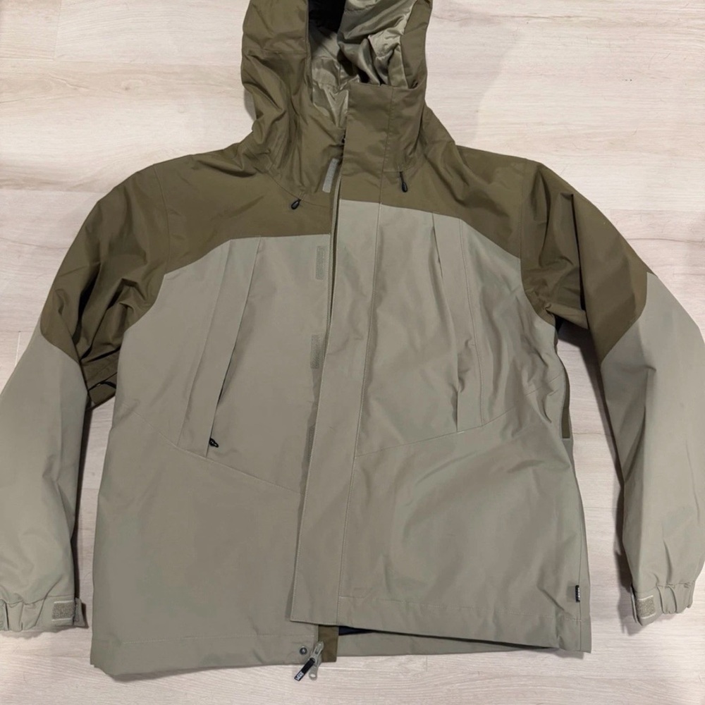Vans Two-Tone Olive & Taupe snowboarding jacket